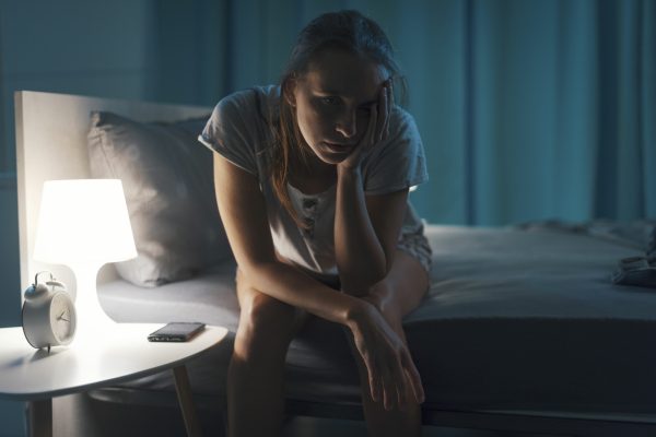 Frau mit Schlafstörungen – Hypnosetherapie Melanie Kolkhorst Lübbecke für erholsamen Schlaf und innere Ruhe